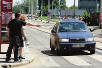 Návrh VV mávání na přechodu: Auta zastavovala!