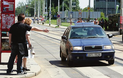 Návrh VV mávání na přechodu: Auta zastavovala!