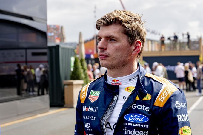 Verstappen versus 100 motokár. Šampion F1 vyhlíží v Silverstone dokonalý chaos Verstappen versus 100 motokár. Šampion F1 vyhlíží v Silverstone dokonalý chaos