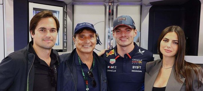 Šťastná rodina Piquetových. Zleva Nelson Jr., otec Nelson, Max Verstappen a jeho láska Kelly.
