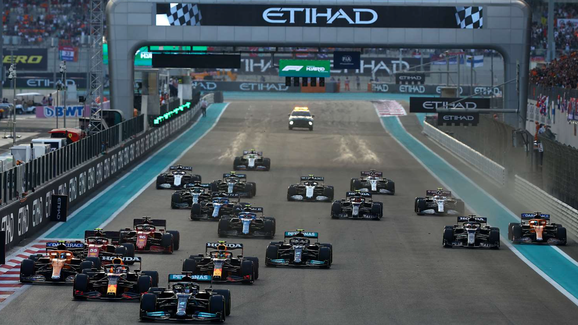 F1: Boj do posledního metru. Verstappen vítězí a je mistr světa 