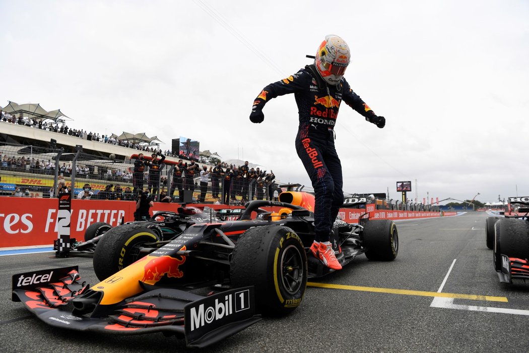 Max Verstappen slaví vítězství ve Velké ceně Francie