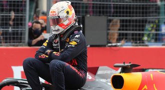 Verstappen slaví! Odvážná strategie, Hamiltona předjel před koncem