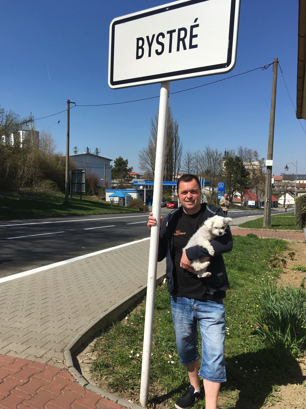 Městečko Bystré u Poličky proslavil film Všichni dobří rodáci a teď i Maxijedlík.