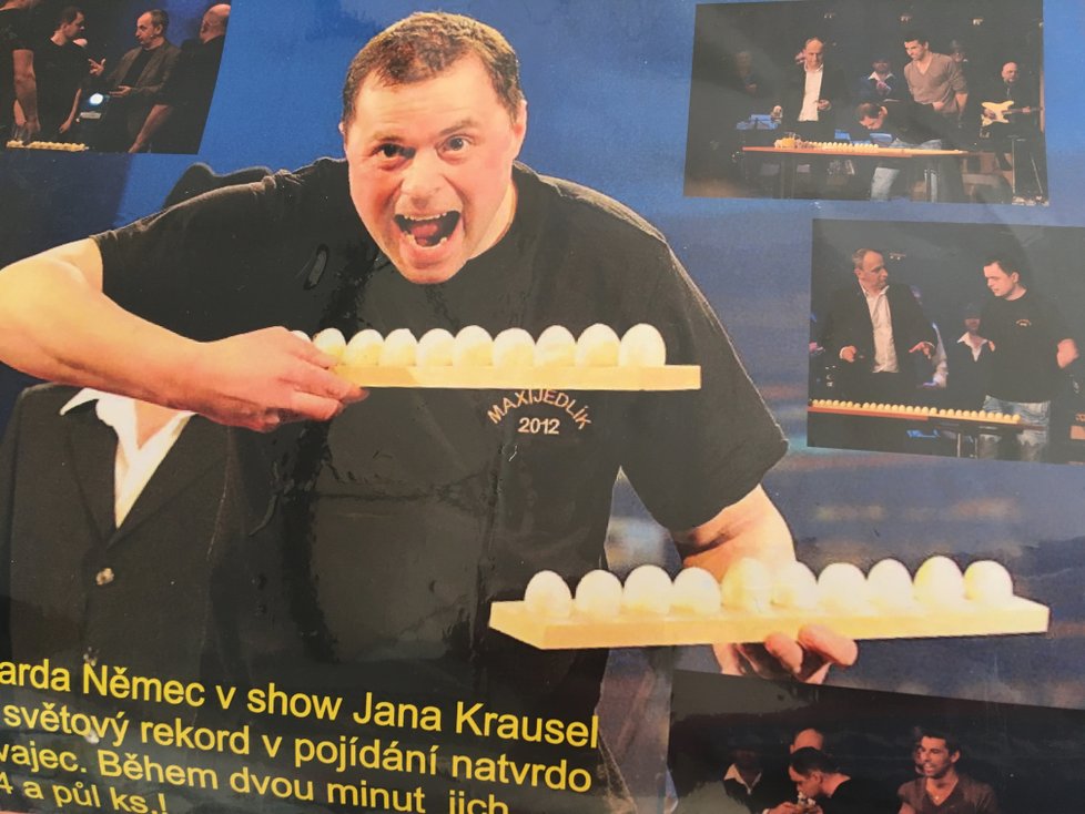 Maxijedlík alias Jaroslav Němec v Show Jana Krause spořádal 24 a půl vejce natvrdo.