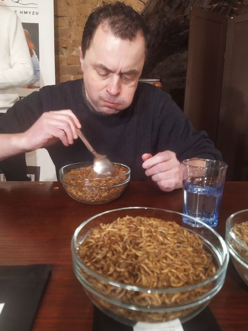 Jaroslav Němec alias Maxijedlík snědl za půl hodiny 9 z 30 tisíc sušených larv potemníka moučného. Vytvořil tak ustavující český rekord.