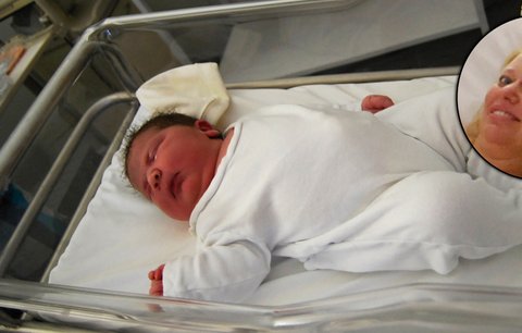 Rekordní miminko: Maminka (40) porodila přirozenou cestou cvalíka, který váží 6,2 kilo!
