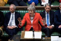 Britští poslanci schválili odklad brexitu. V zemi panuje chaos
