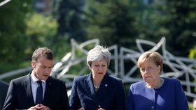 Silná trojka. Na summitu v Sofii spolu jednali a diskutovali britská premiérka Theresa Mayová, německá kancléřka Angela Merkelová a frnckouzský prezident Macron. Na jednání přišli společně