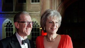 Britská premiérka otevřeně o soukromí: S manželem se doma hádáme o ovladač