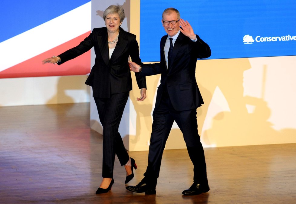 Theresa Mayová předvedla taneček na píseň od skupiny ABBA