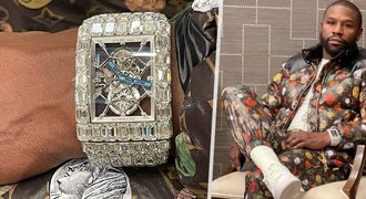 Život v luxusu boxera Mayweathera: Ukázal hodinky za 400 milionů! Život v luxusu boxera Mayweathera: Ukázal hodinky za 400 milionů!