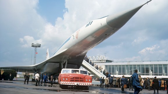 Největší sedan světa tahal sovětské Tupolevy. Vážil třicet tun