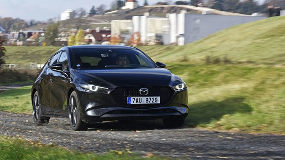 Dočká se Mazda 3 pořádného motoru? Dealeři naznačují příchod turba
