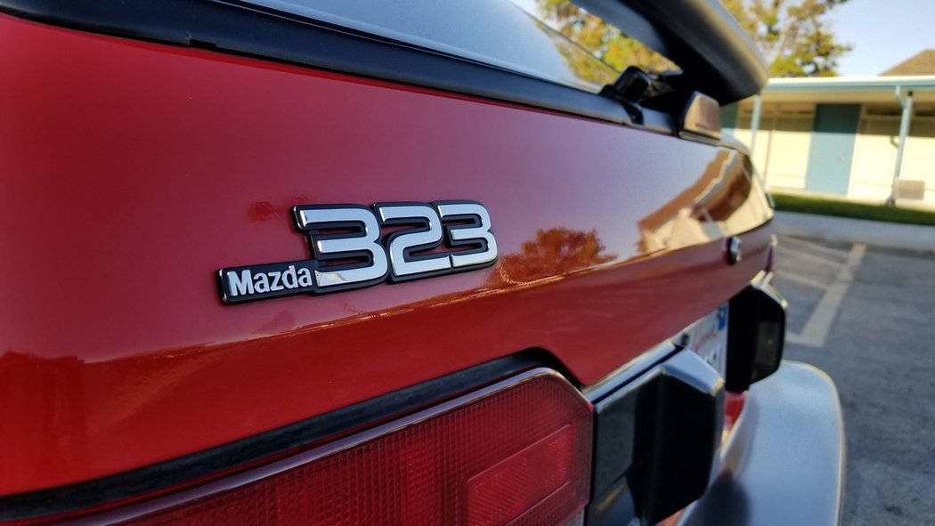 Mazda 323 GTX (1988)