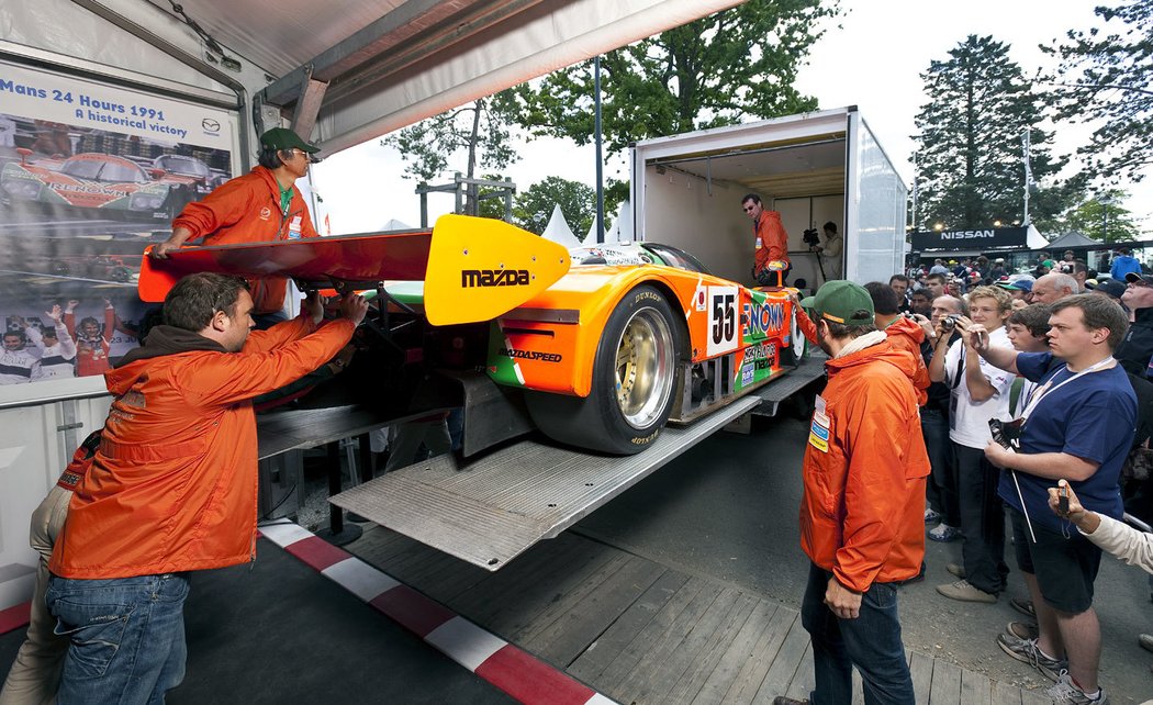 Mazda 787B v Le Mans 2011