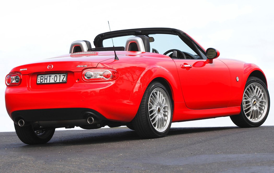 Mazda MX-5 Roadster-Coupe Sports (NC2) 2008–12