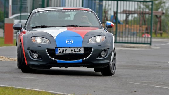 TEST Drift Challenge: Češi proti Slovákům k oslavě čtvrtstoletí Mazdy MX-5 (+video)