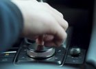 Video: Mazda má multimediální systém, který nikde jinde nenajdete. A funguje skvěle
