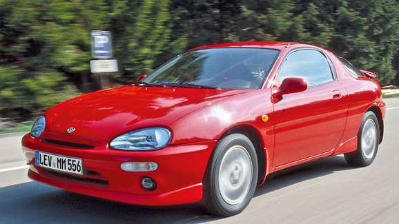 Mazda MX-3 (1991-1998): Pohledná 3dv. sportovkyně debutovala před 30 lety