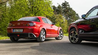 Mazda MX-30 R-EV a Mazda RX-8 Mazda MX-30 R-EV a Mazda RX-8