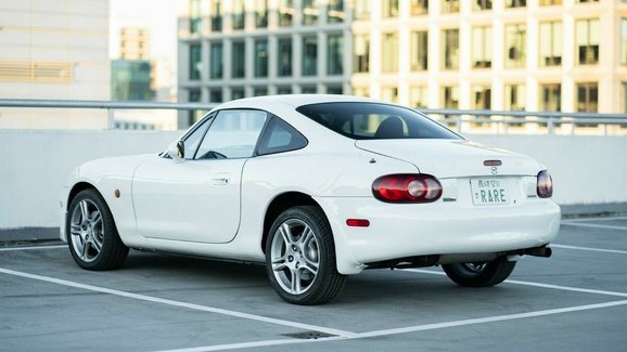 K mání je vzácná Mazda MX-5 ve verzi kupé. Jedna z 179 vyrobených