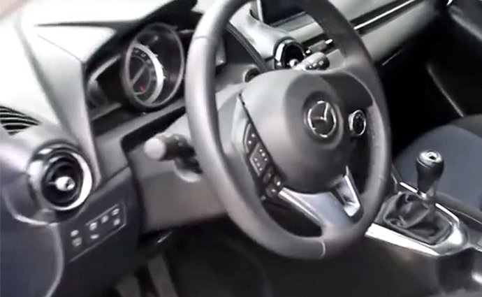 Mazda 2: Interiér nové generace odhalen na videu