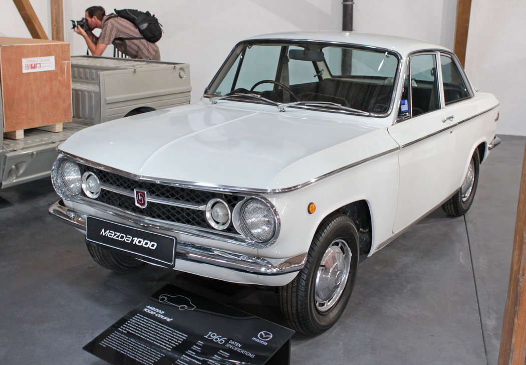 Mazda 1000 (1966)