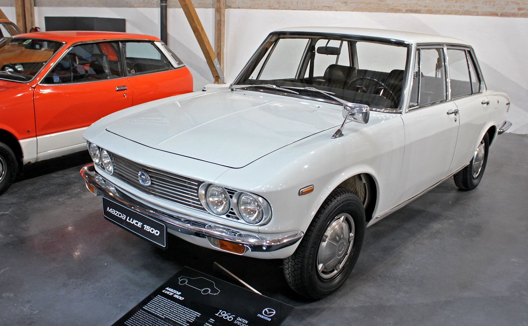 Mazda Luce 1500 (1966)