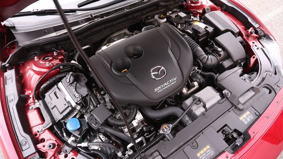 Mazda jde opět proti trendům. S diesely nekončí. Chystá jeden revoluční!