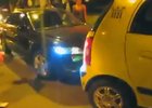 Video: Taxi v cestě není žádnou překážkou