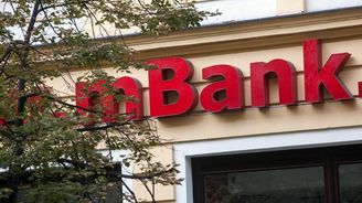 MBank chce přimět klienty k platbám kartou