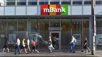 Známá banka v Česku na několik hodin vypne systém. Klienti nezaplatí na internetu, nepůjdou ani další služby Známá banka v Česku na několik hodin vypne systém. Klienti nezaplatí na internetu, nepůjdou ani další služby