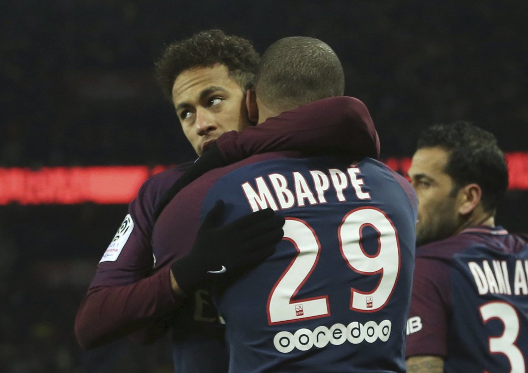 Hvězdy PSG Mbappé i Neymar řeší zdravotní problémy