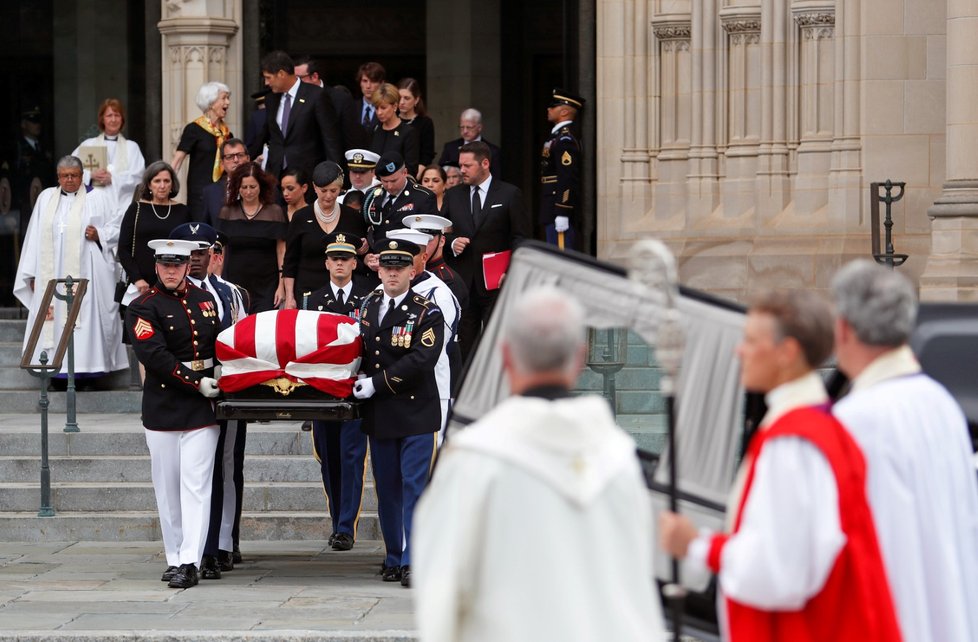 Poslední rozloučení se zesnulým americkým senátorem Johnem McCainem (1. 9. 2018)