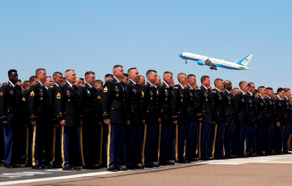 Poslední rozloučení se zesnulým americkým senátorem Johnem McCainem (30. 8. 2018)