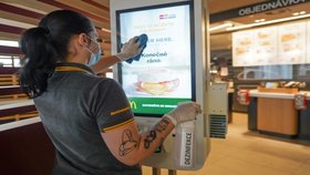 Zaměstnanci McDonald’s dodržují nadstandardní hygienické předpisy.