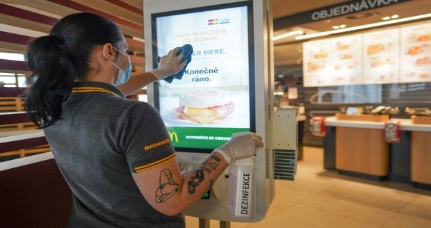 Zaměstnanci McDonald’s dodržují nadstandardní hygienické předpisy.