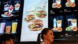 V Rusku se znovu otevírají restaurace McDonald&#39;s, mají nového majitele i jméno