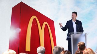 McDonald's odvolal ředitele. Autor nápadu podávat snídaně celý den odchází po poměru se zaměstnankyní 