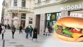 Firma McDonald’s platí Brnu už 18 let směšný nájem za provozovnu v centru. Jeho výše se měla upravovat podle ceny hamburgerů. Úředníky ale nenapadlo ji zjistit