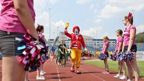 Online formát McDonald’s Cupu rozhýbal tisíce dětí, nyní se populární turnaj vrací do škol