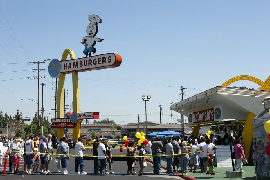 Řetězec McDonald’svzal útokem celý svět.