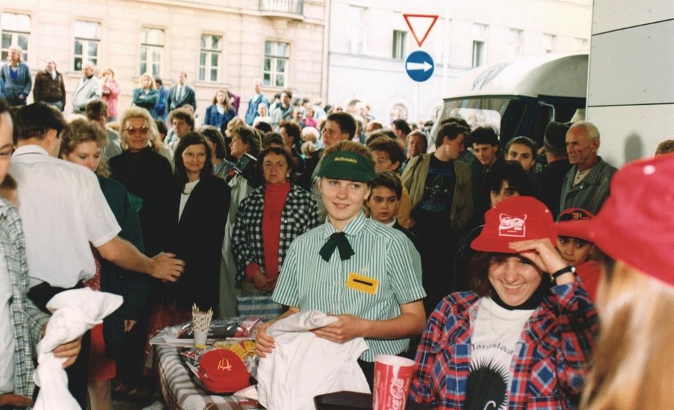 Otevření McDonald’s v Praze na Florenci, 26. února 1993