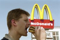 Za 20 let jsme za hamburgery u "Mekáče" utratili 40 miliard Kč