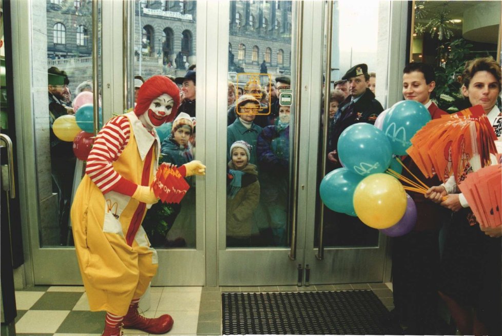 Klaun Ronald nemohl chybět při otevření žádné z restaurací