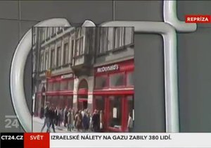 Reportáž o otevření první pobočky McDonald&#39;s v Česku