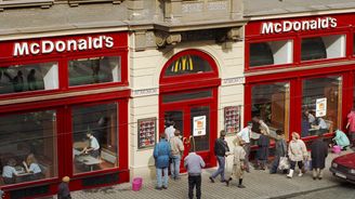 Od konce reálného socialismu k hipsterům. Před čtvrtstoletím v Česku otevřel první McDonald’s