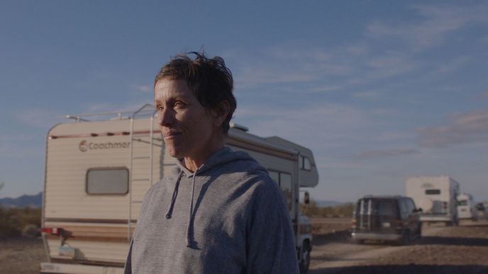 Šedesátnice Fern žije ve svém bílém karavanu
