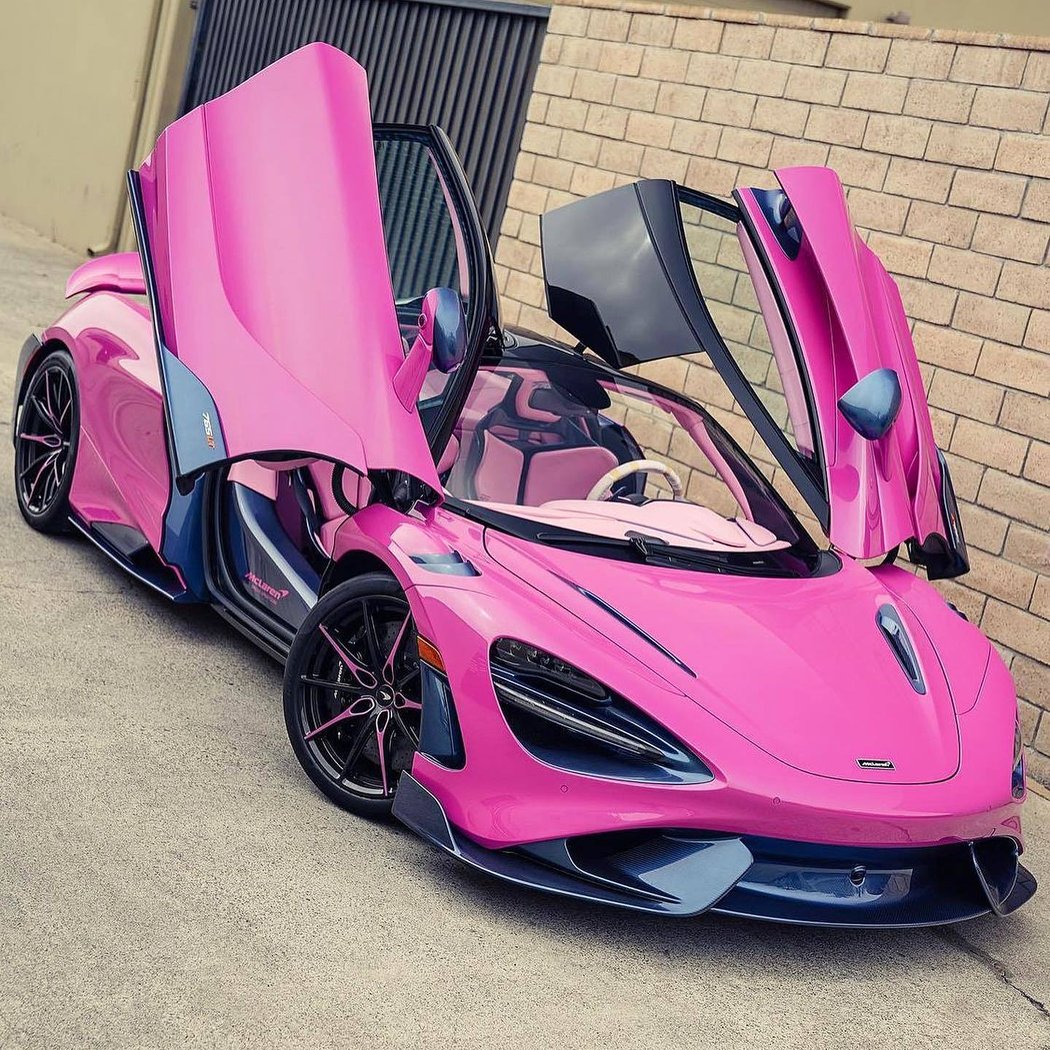 McLaren 765LT Pink Magic